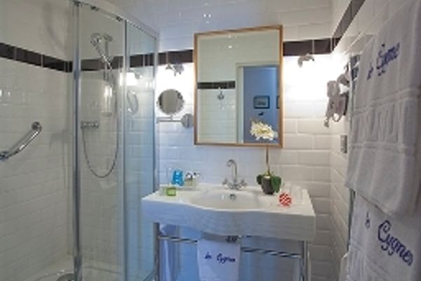 Hotel Les Cygnes (Evian-les-Bains)